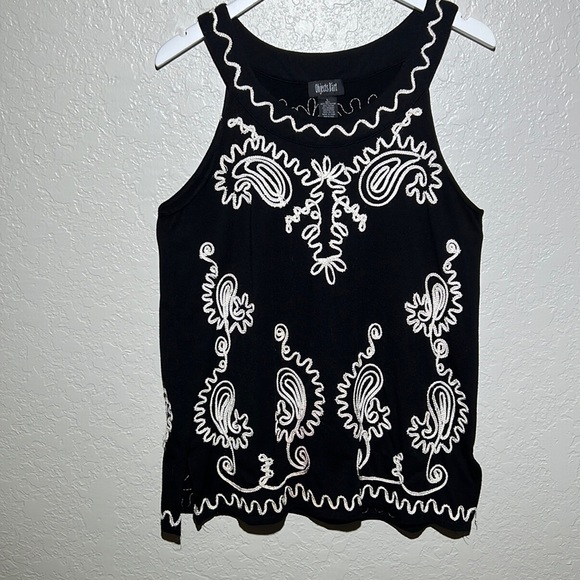 Objects D'Art | Embroidered Black and White Halter Neck Tunic - Picture 5 of 14